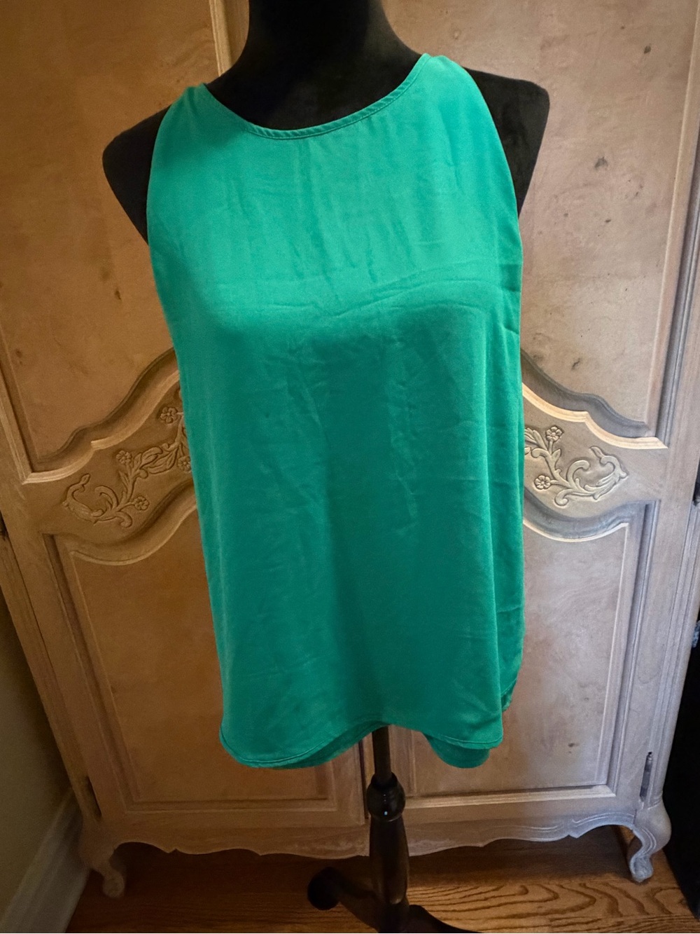 Violet & Claire Sleeveless Tank Top in Emerald Green